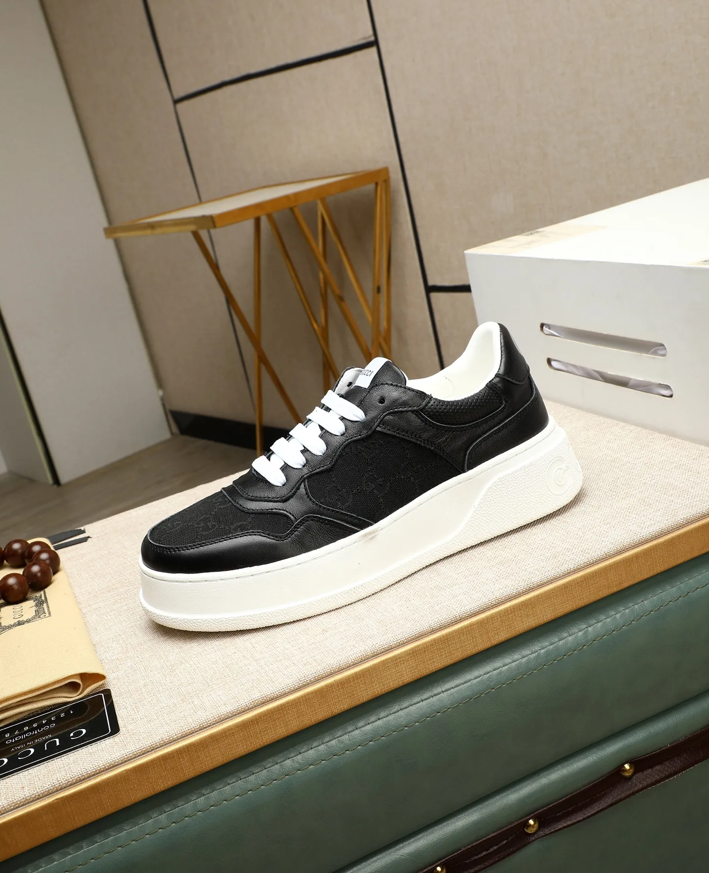Men's shoes 💰400 GUCCI🔍🔍The latest models are on sale at the same time at the counter. Original calfskin imported from Italy, genuine leather lining, (high-end, extravagant, and classy) with exquisite workmanship. Soles: Original soles specially provided by the original factory. ⚠Exclusive double-layer movable molded soles are super comfortable⚠. Photos of the real thing🎬The real thing is better🔍🔍"High quality·Follow the order" Code number 38-44